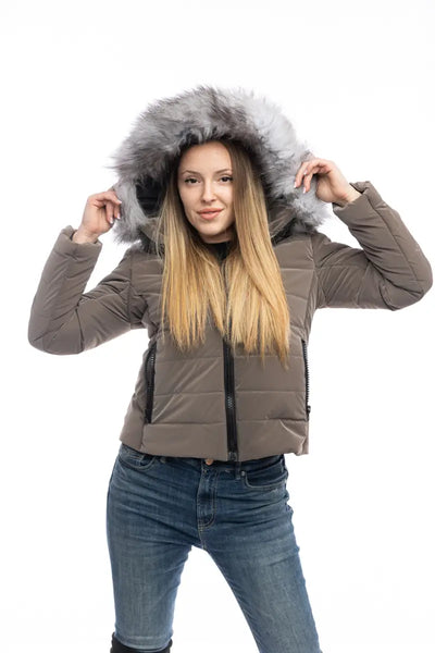 Яке с естествен пух качулка с цвят МОКА И КАФЕ