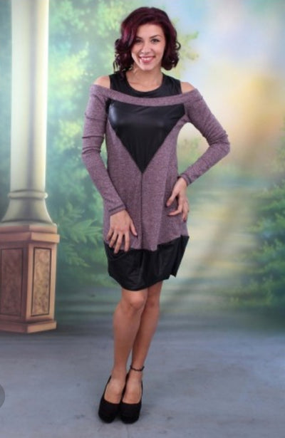 Рокля с декорация кожа