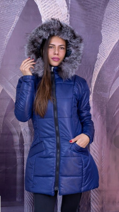 Яке в синьо с естествен пух качулка