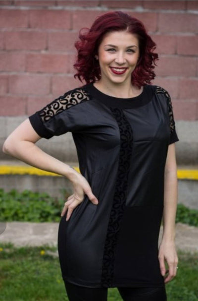 Елегантен модел туника с кожа и дантела ръкав